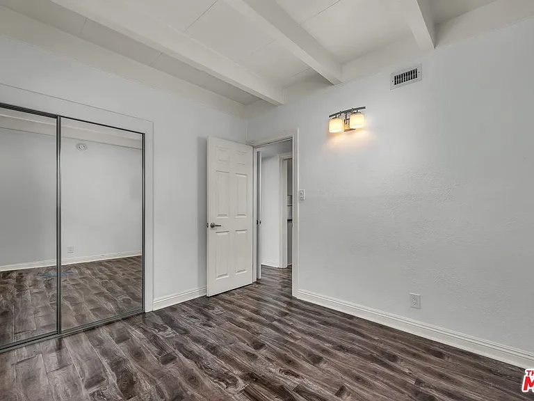 130 E Montreal St — Photo 17