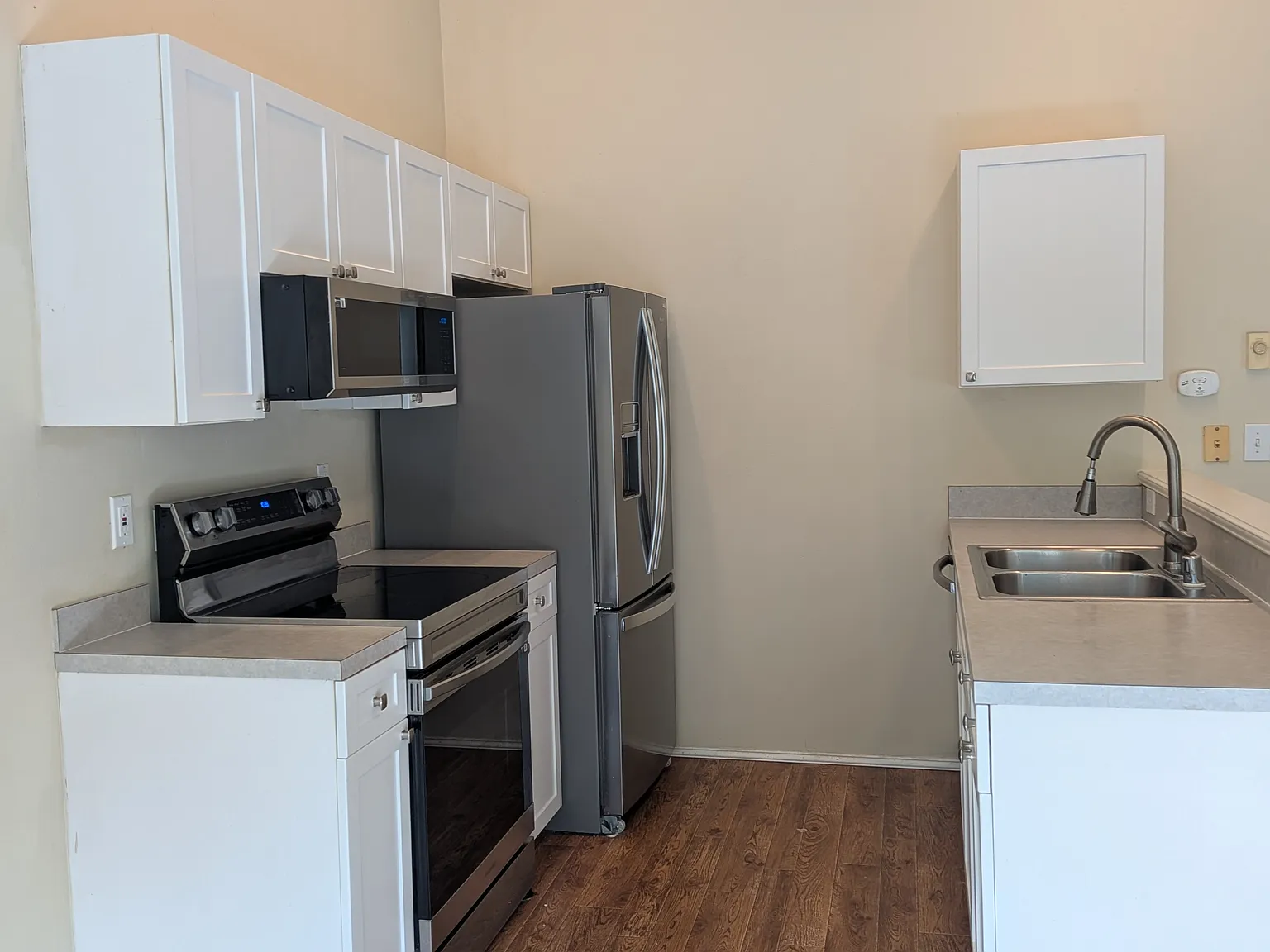 2 bed, 931 sqft, $2,000 — Photo 3