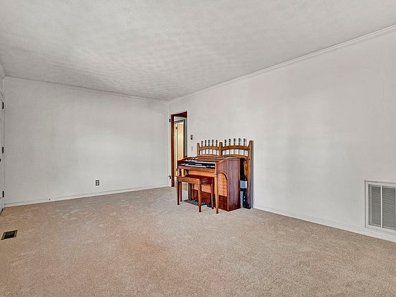 5th image of 744 Cooper Bridge Rd