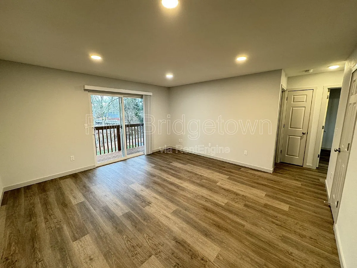 Building Photo - 4800 SE Boardman Ave #6