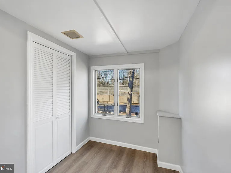 101 Railroad Blvd — Photo 15