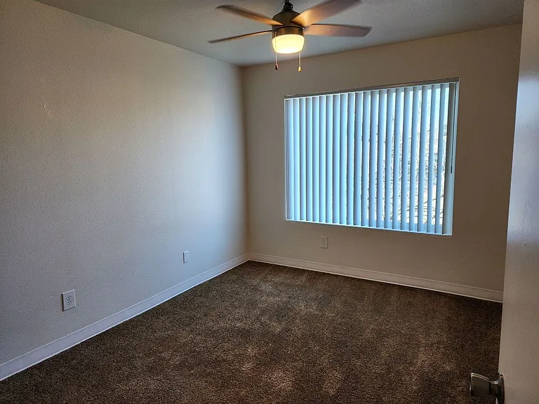 Emerald Pointe — Photo 15