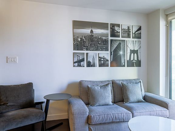 3rd image of 777 Richards St N #1304206