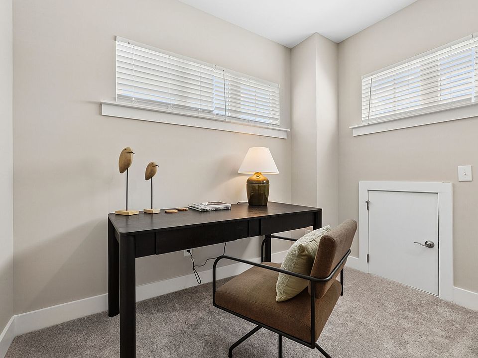 River Ford apartments community photo