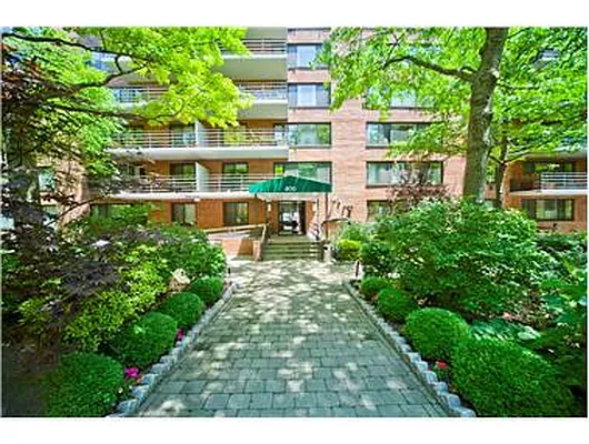 Rented by Douglas Elliman | media 16