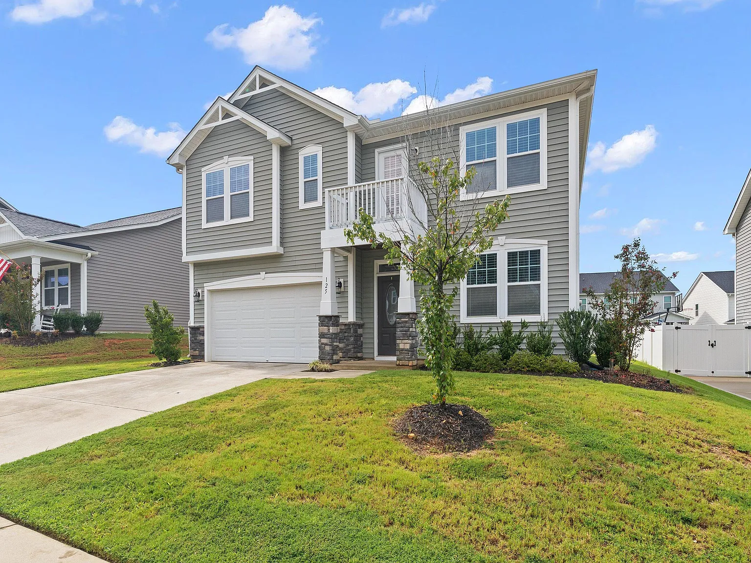 3 bed, 2.5 bath, 2117 sqft, $1,875 — Photo 3