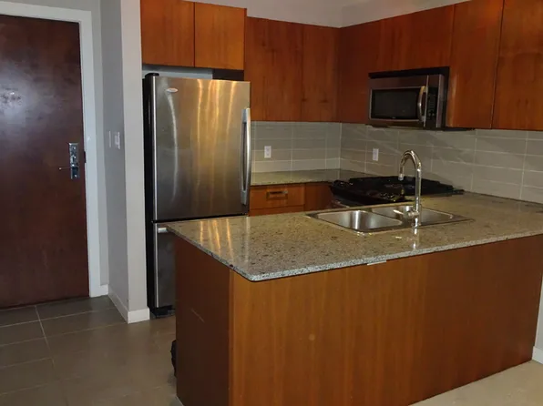 5885 Irmin St #218, Burnaby, BC V5J 0C2