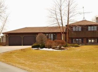 18011 Harmony Rd, Marengo, IL 60152