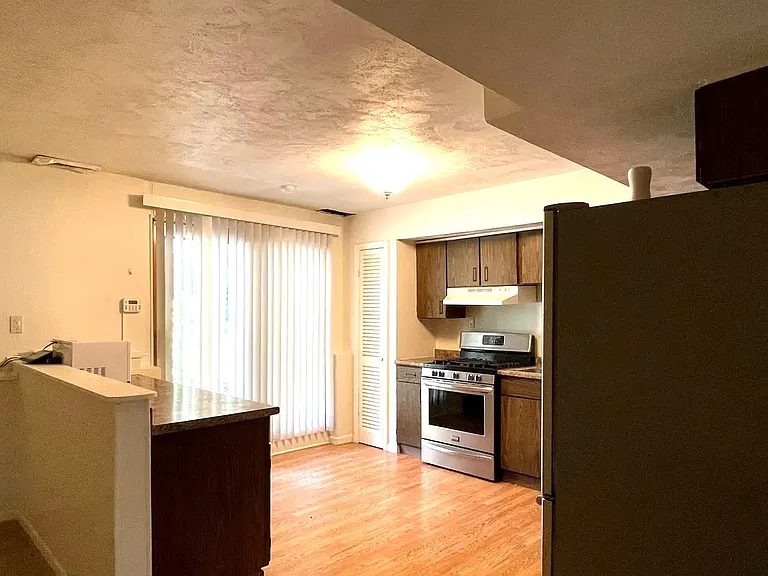 304 Grooms Rd #B — Photo 4