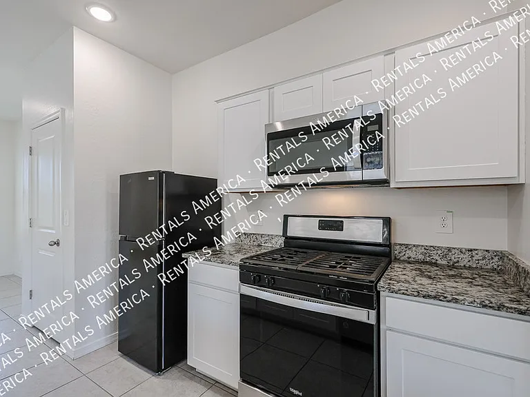 5720 W Sunrise Dr — Photo 3