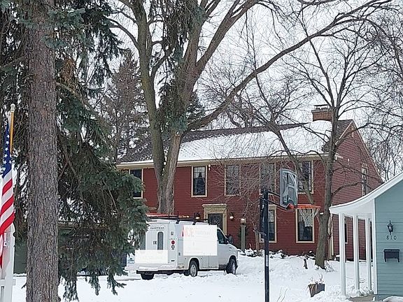 2nd image of 812 River Ln