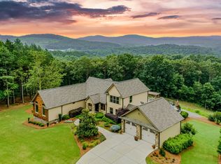 200 Foxpaw Leaf Ln, Ellijay, GA 30536