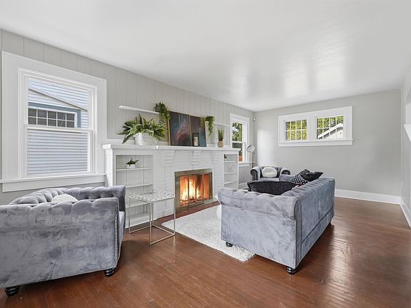 3rd image of 4108 Tacoma Ave