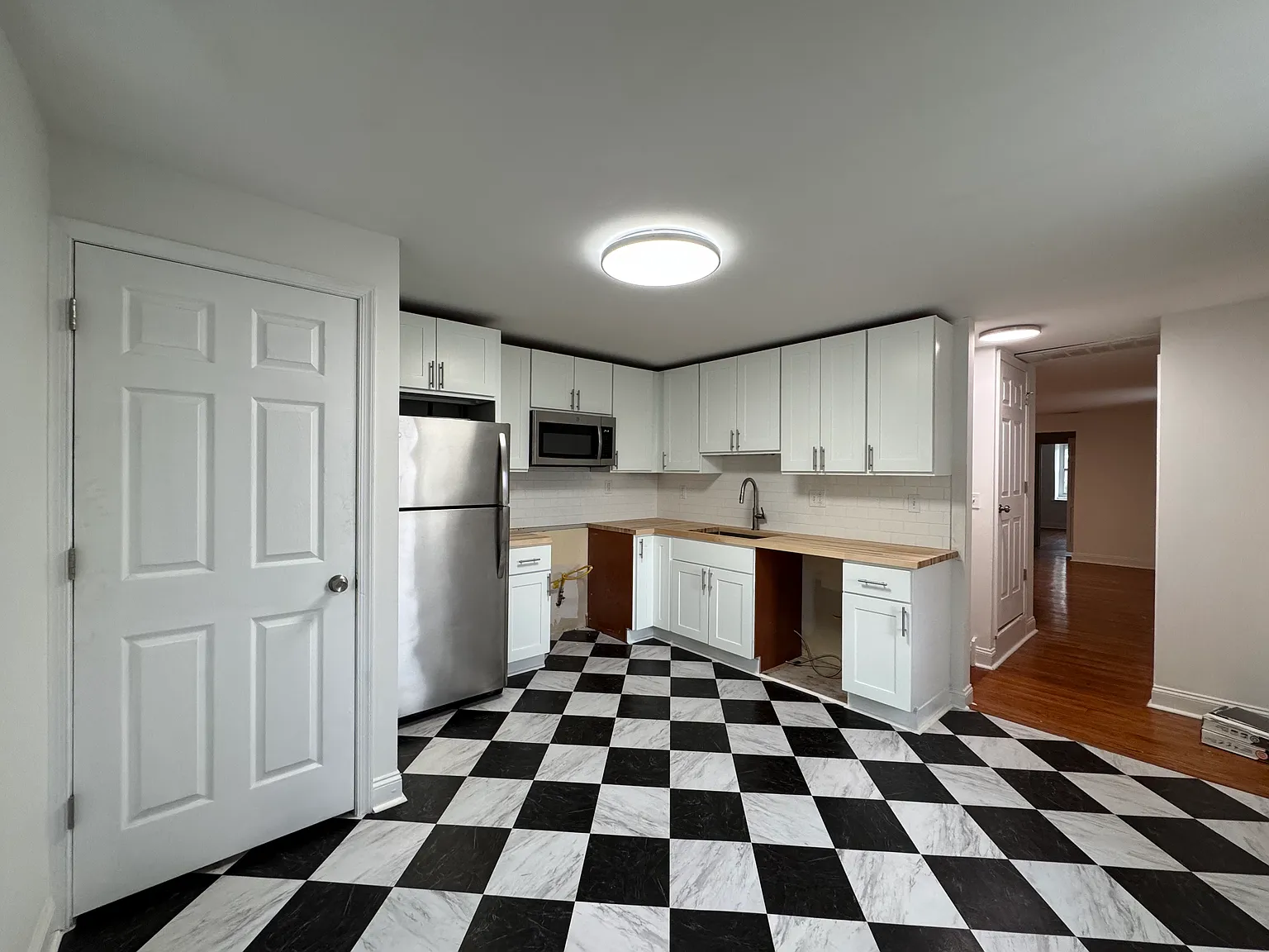 2 bed, 1200 sqft, $2,195 — Photo 2