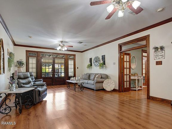 5th image of 2418 Louisiana Dr