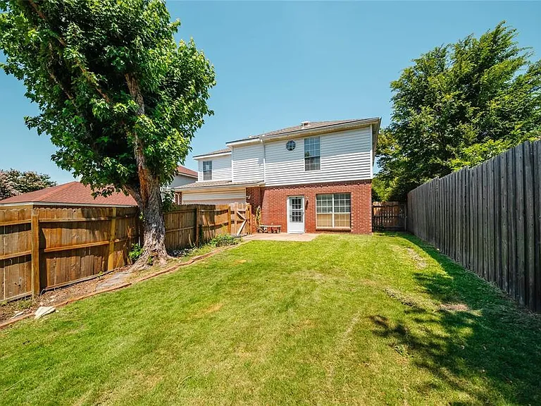 1804 Chattham Ct — Photo 45