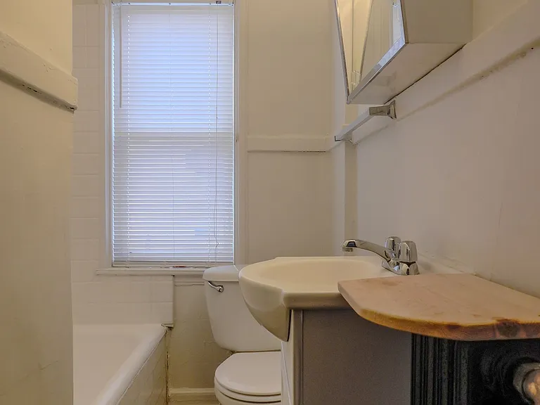 1514 E Long St — Photo 16