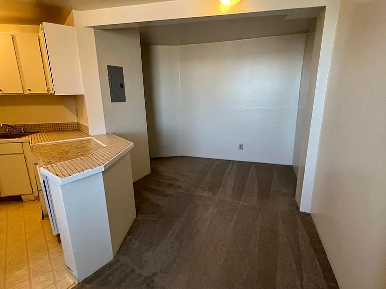 Shannon Apartments — Photo 29