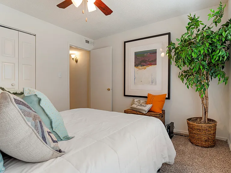 Lakeshore Landing Apartments — Photo 20
