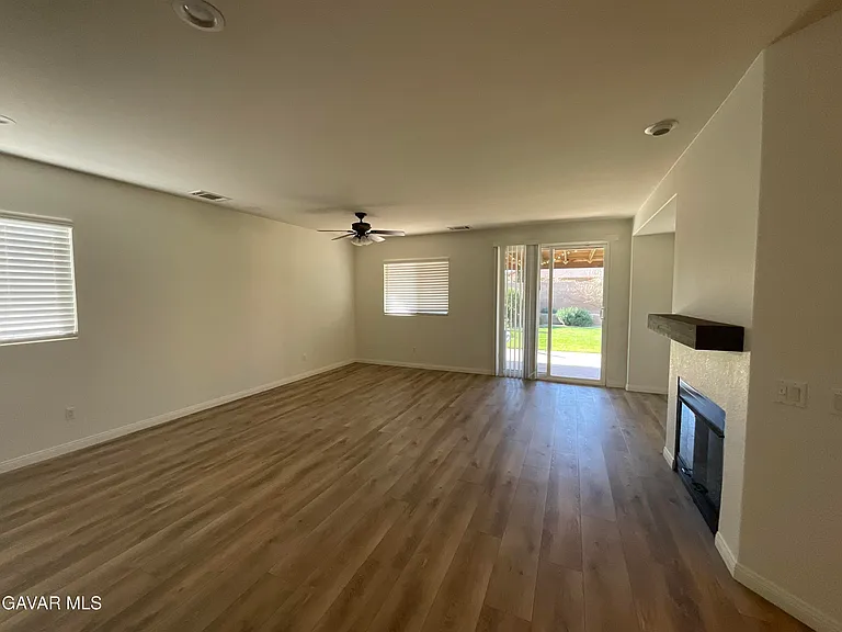 6126 W Avenue K1 — Photo 5