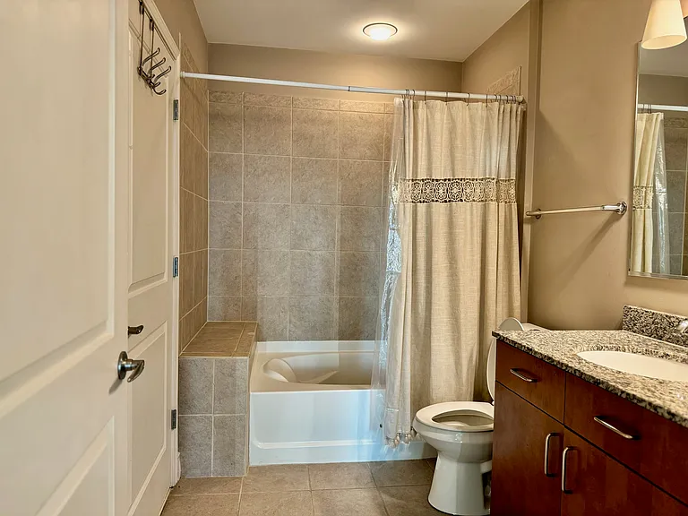950 W Peachtree St #813 — Photo 14
