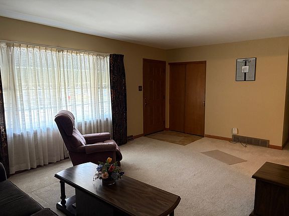 3rd image of 215 Phyllis Ave