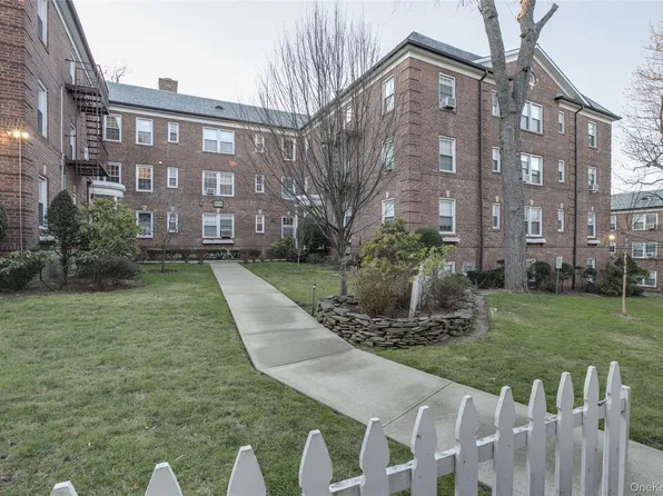 19 Schenck Avenue #1G, Great Neck, NY 11021