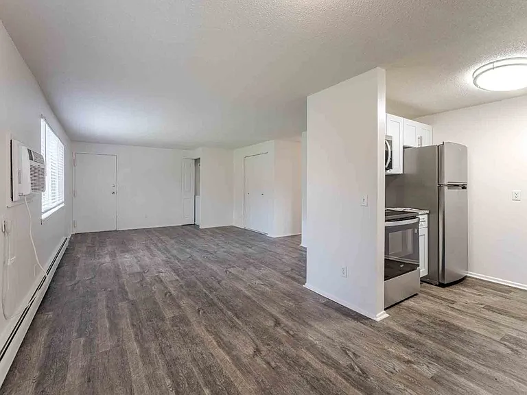 Creek Hill Apartment Homes — Photo 3
