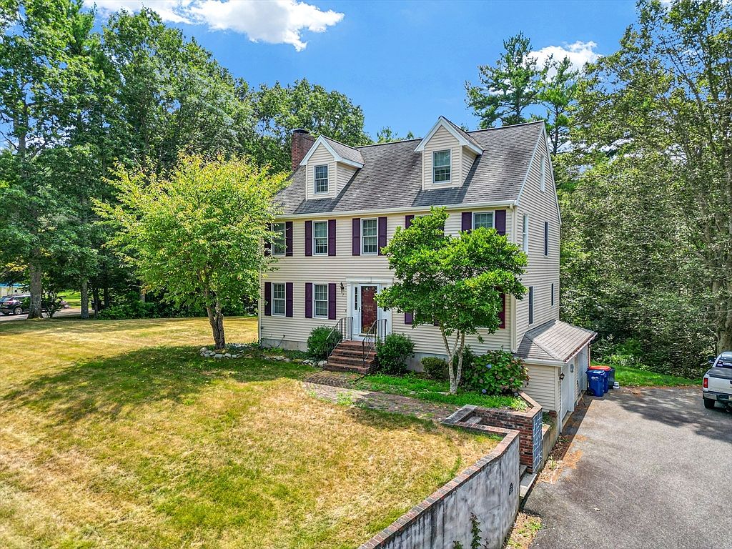 7 Great Cedar Xing, Lakeville, MA 02347 | Zillow