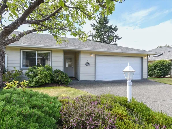 417 Heather Ct #8, Comox, BC V9M 1M3