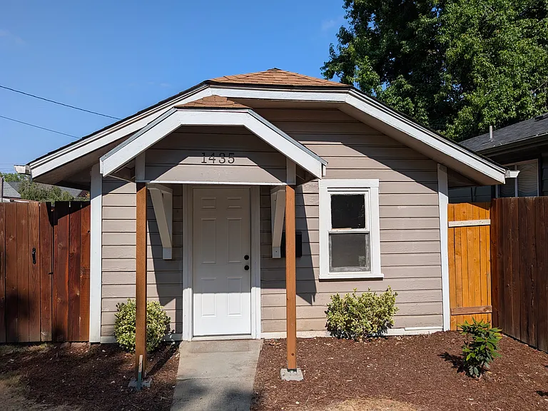 1435 Winter St NE — Photo 6