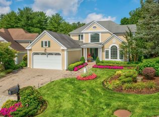 27 Cherrywood Ln, Manhasset, NY 11030