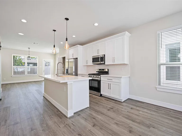 8016 Willow St #C — Photo 11
