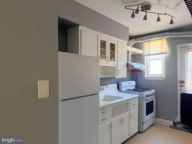 237 Linden Ave — Photo 7