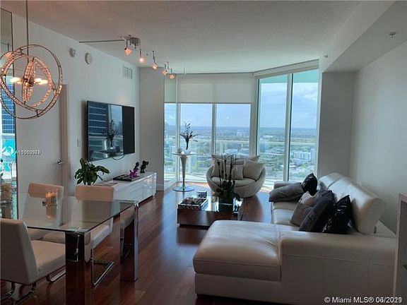 2nd image of 1900 N Bayshore Dr APT 3116