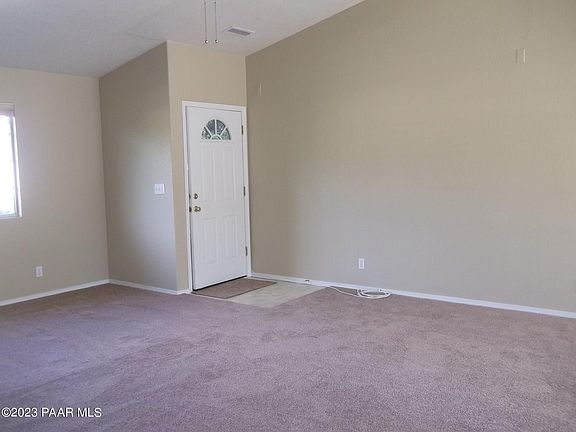 3rd image of 3912 N Taylor Dr