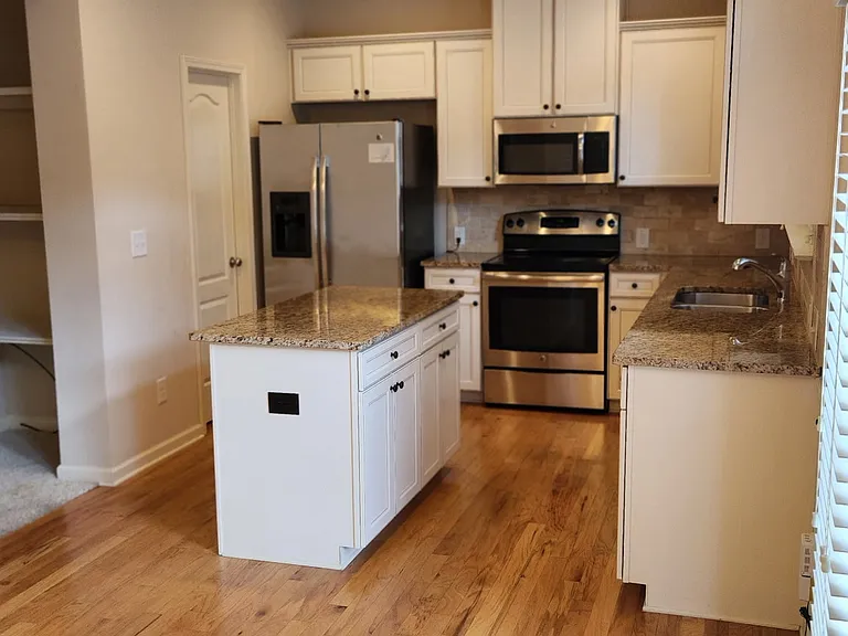 3909 Brockenhurst Dr — Photo 4