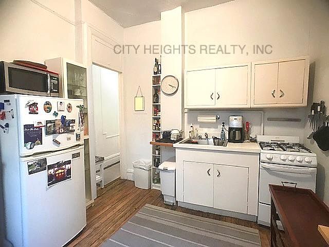 1st image of 211 E 10th St APT 12