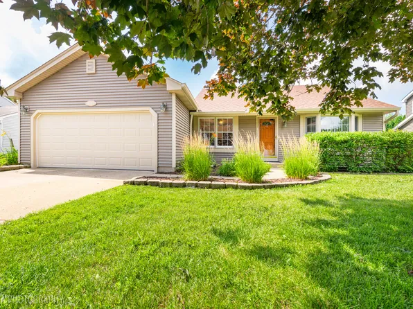 1043 Plum Tree Dr, Crystal Lake, IL 60014