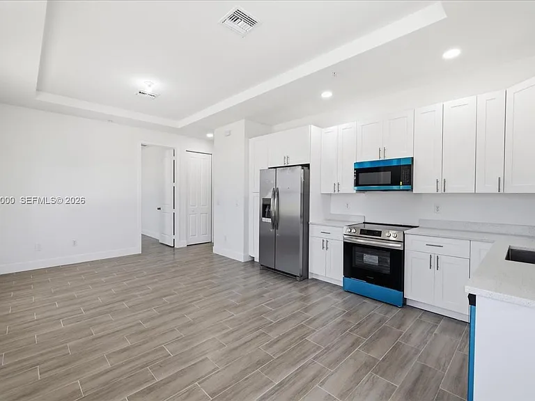 195 Port Charlotte #C — Photo 10