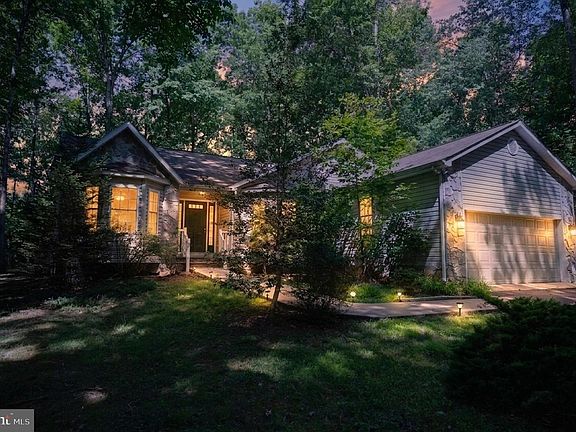 3rd image of 103 Tall Pines Ave