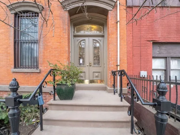 189 Christopher Columbus Dr BLDG 189 #1, Jersey City, NJ 07302