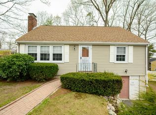 113 Ledgewood Rd, Dedham, MA 02026