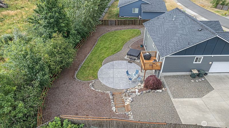 3rd image of 905 Cody Street SE