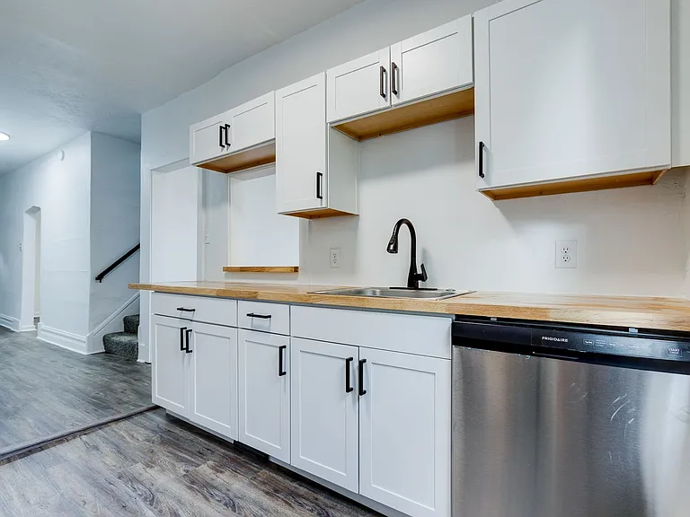 623 Lillian St — Photo 14