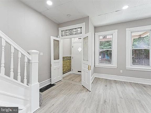 4th image of 100 W Sharpnack St
