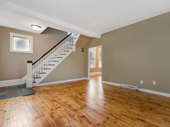 476 W Jackson St, Woodstock, IL 60098