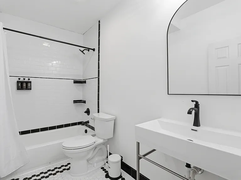 4635 John R St — Photo 16