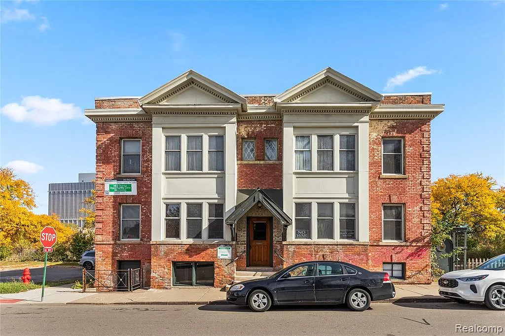 2 bed, 1.0 bath, 900 sqft, $1,700 — Photo 1