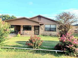 806 Wilson Ave, Comanche, OK 73529